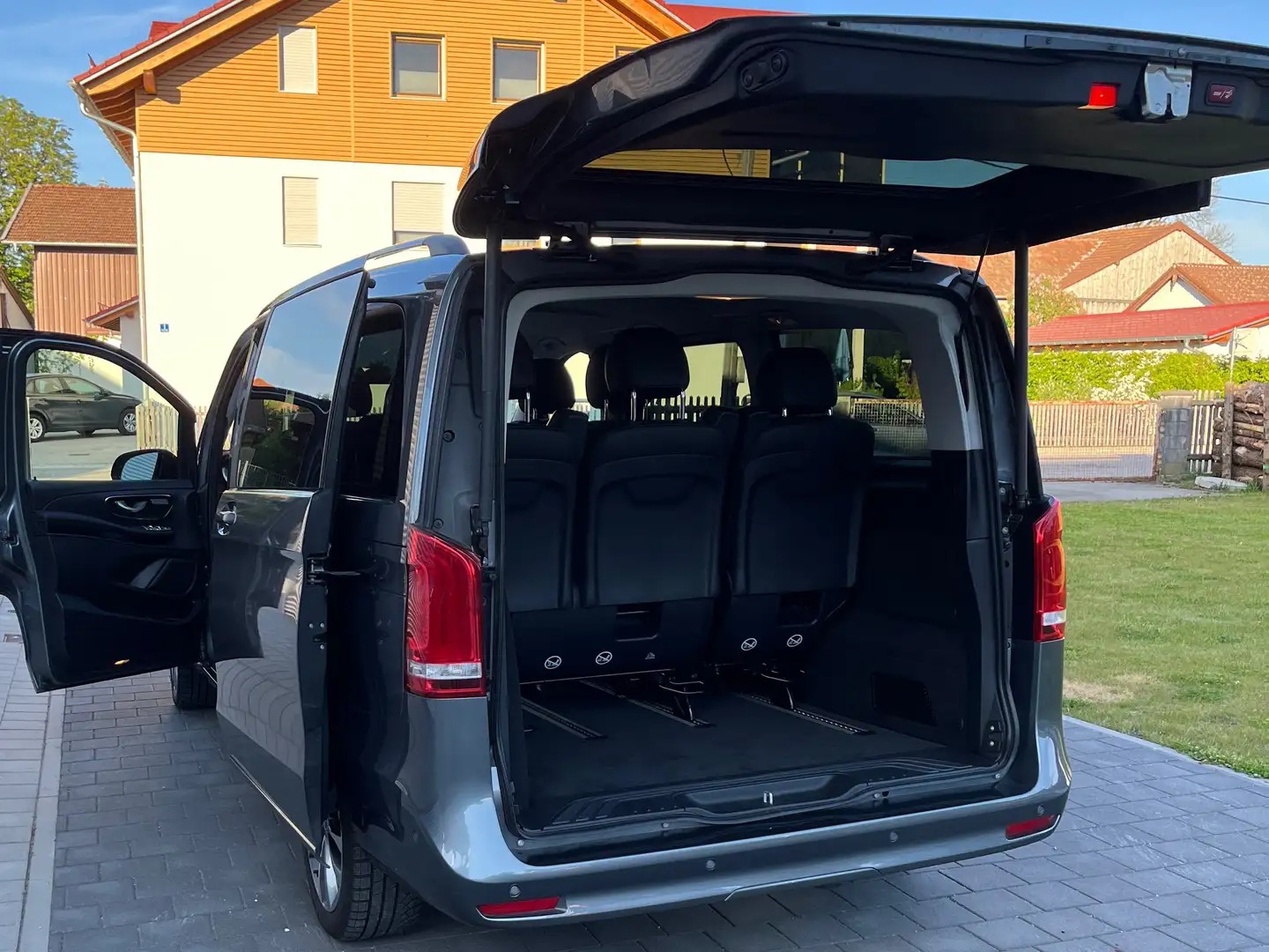 Mercedes-Benz V 250 d lang 9G-TRONIC Edition — zdjęcie 19