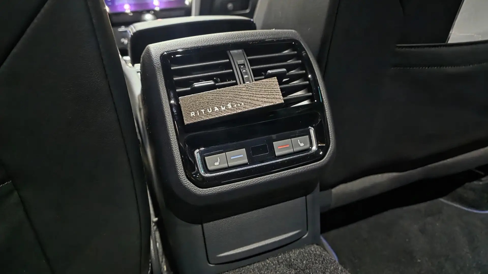 Volkswagen Arteon SB 2,0 TSI 4Motion R DSG — photo 19