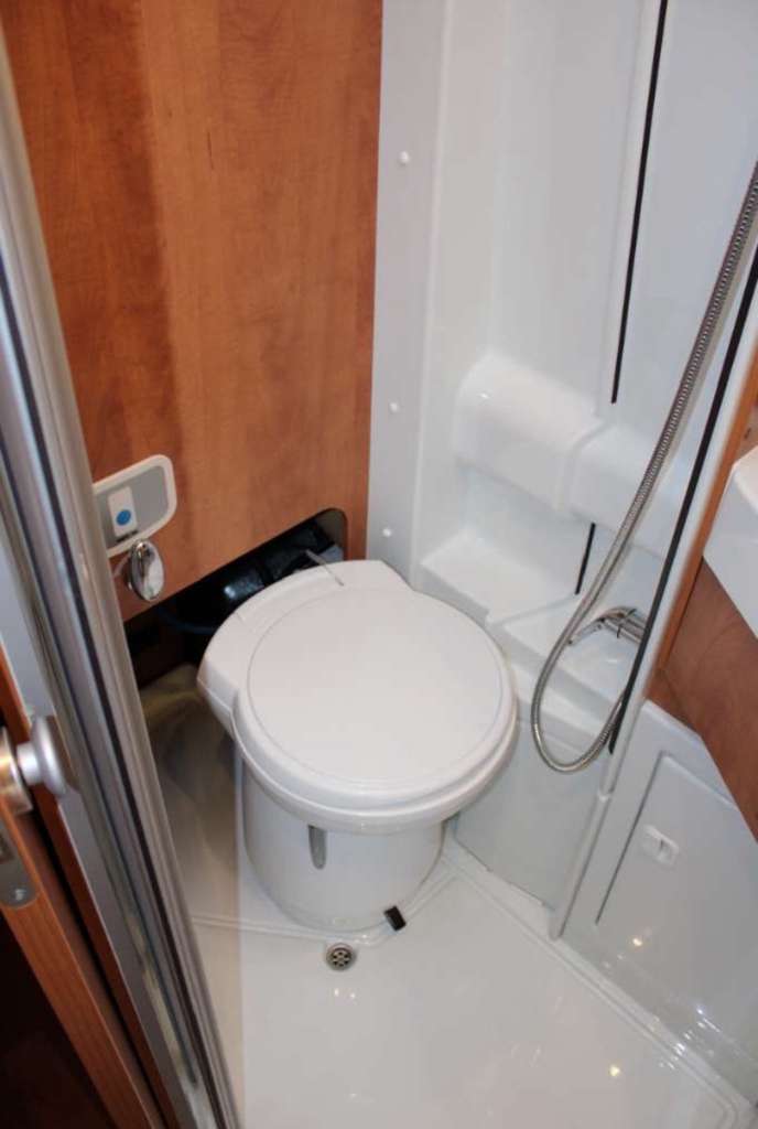 Carthago Malibu DB 600 – Luxury Camper | Fully Equipped | Ready to Travel — photo 19