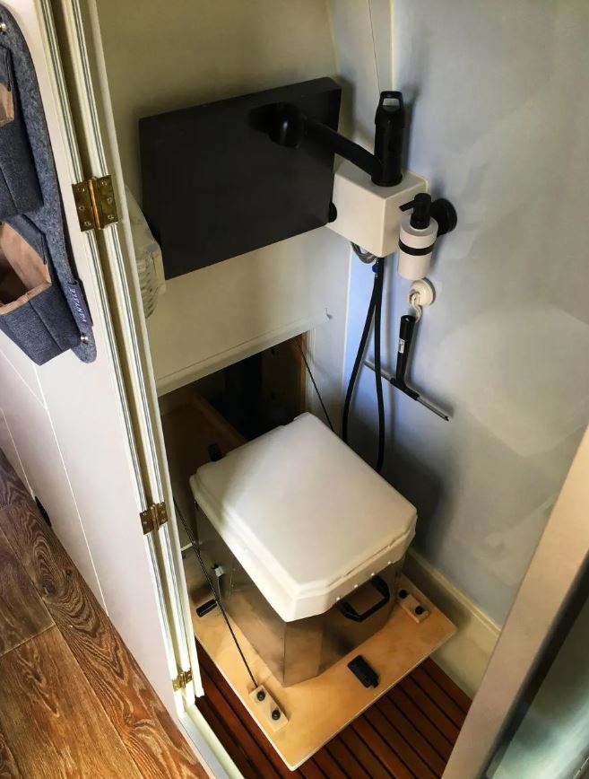 Mercedes-Benz Sprinter 4x4 (2022) – 190 HP | 9G-Tronic | Premium AWD Van — photo 19