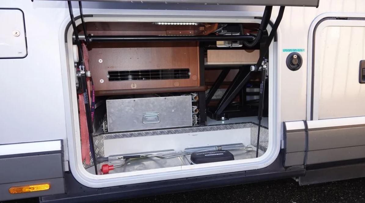 Carthago Chic E-Line I51 Linerclass – Elite Motorhome Experience — photo 8