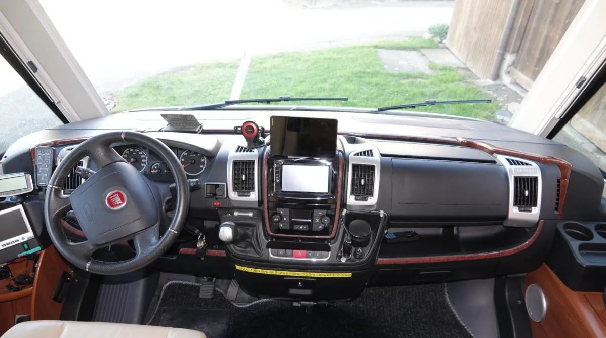 Carthago Chic E-Line I51 Linerclass – Elite Motorhome Experience — photo 16