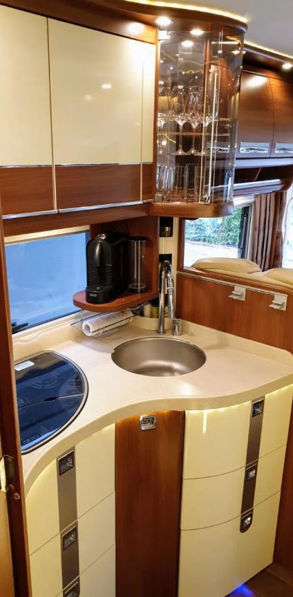 Carthago Chic E-Line I49 Yachting – Luxury Travel Redefined — photo 4