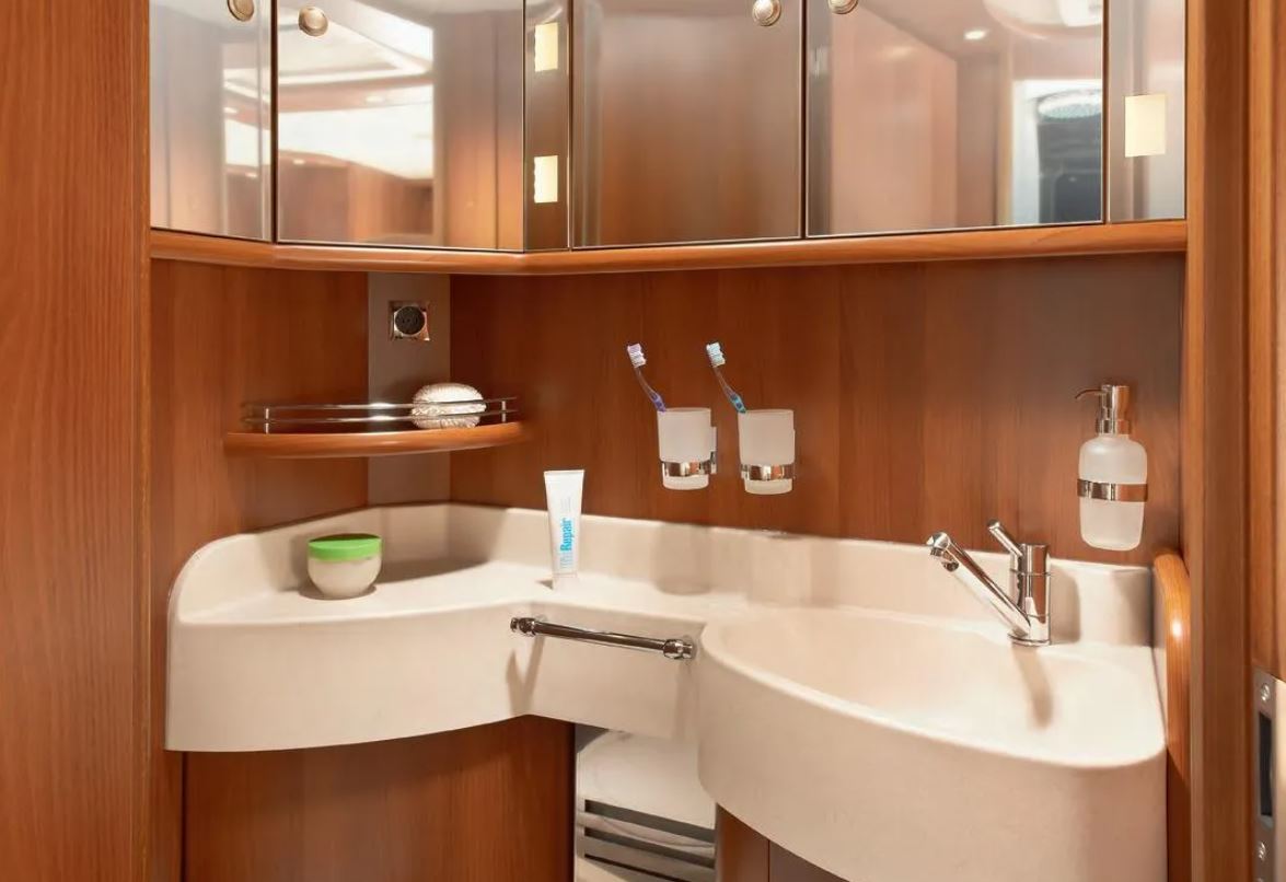 Carthago Chic E-Line I49 Yachting – Luxury Travel Redefined — photo 16