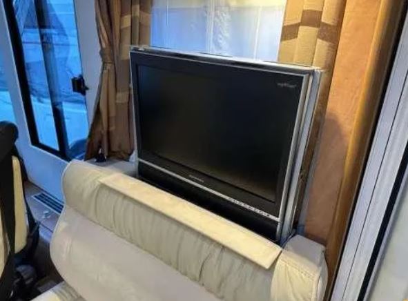 Carthago Chic E-Line I49 Yachting – Luxury Travel Redefined — photo 19