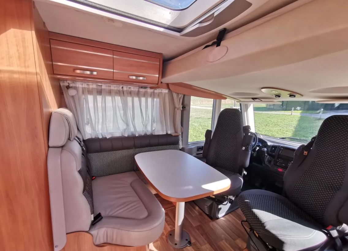 Hymer Exsis-i 524 – Compact Luxury & Smart Design — photo 3
