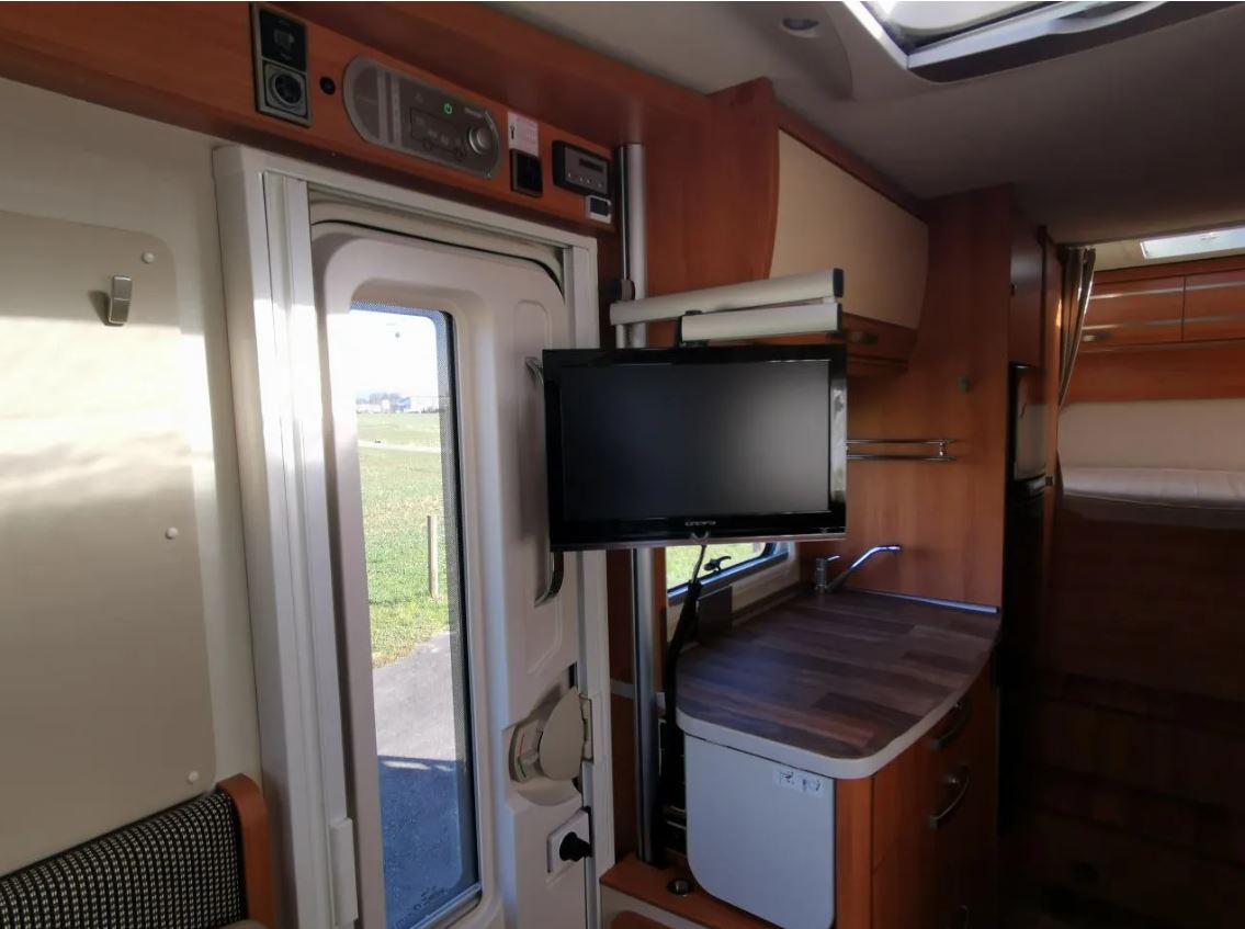 Hymer Exsis-i 524 – Compact Luxury & Smart Design — photo 6