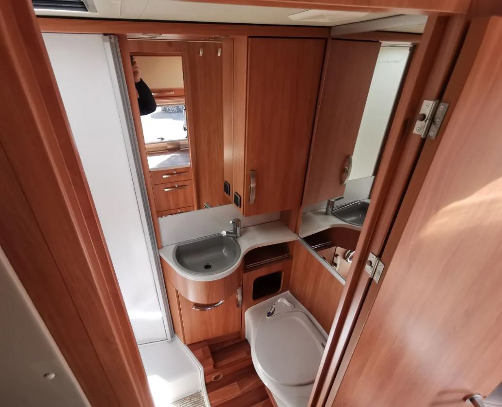 Hymer Exsis-i 524 – Compact Luxury & Smart Design — photo 11