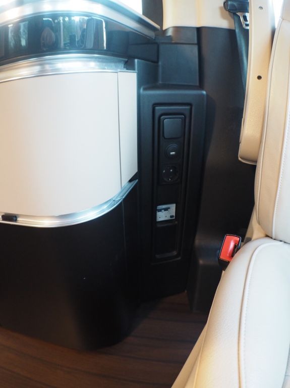 Mercedes-Benz V 250d Marco Polo Edition 4MATIC, 360° Camera, Leather Interior — photo 9