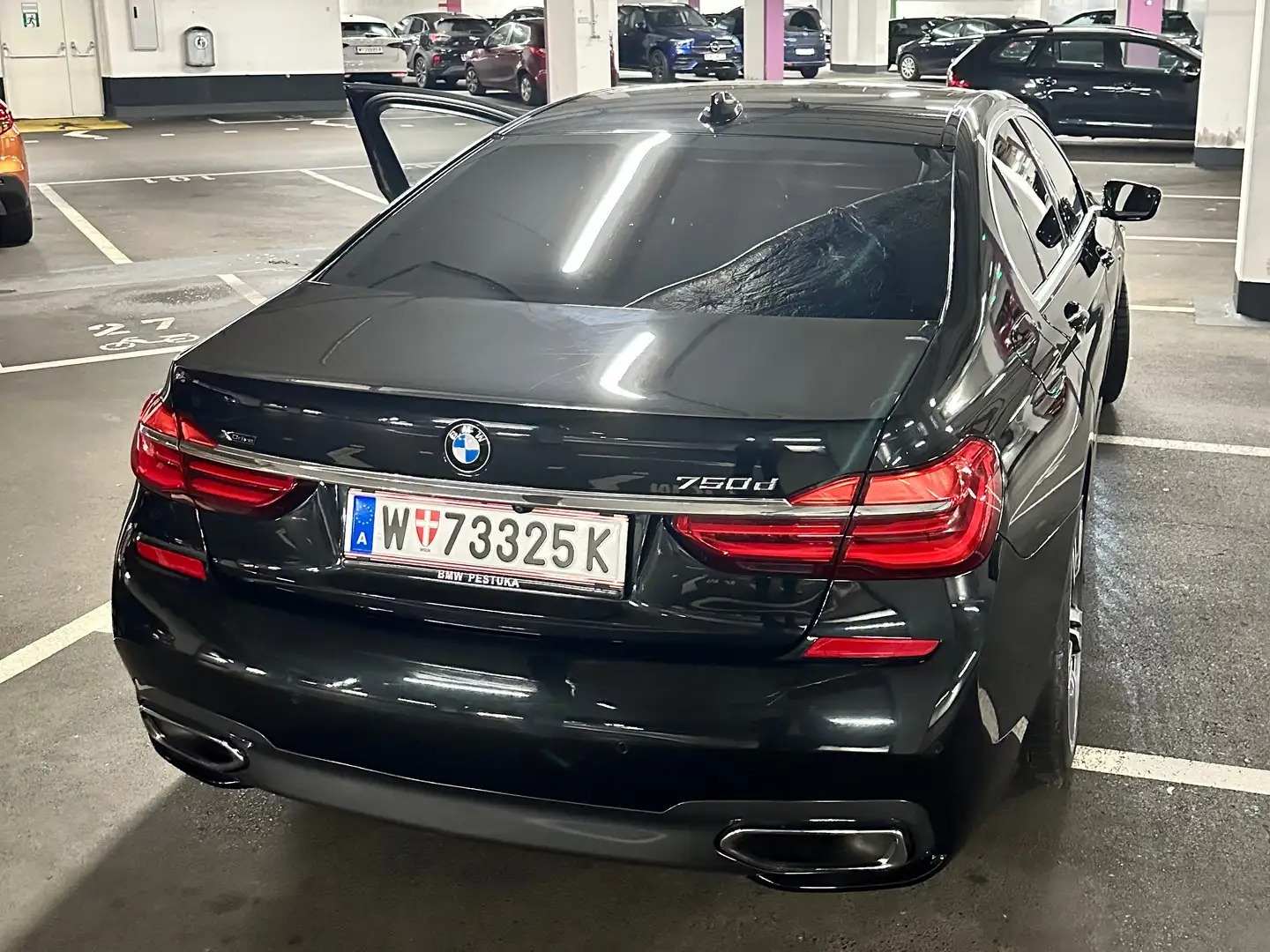 Pojazd #42167 - BMW 750 d xDrive M Paket 9