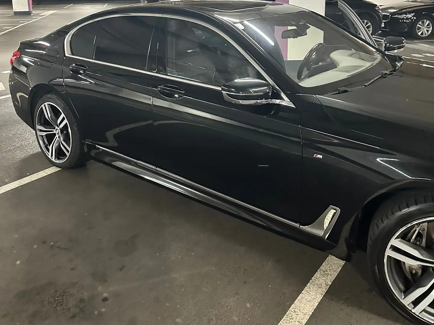 Pojazd #42167 - BMW 750 d xDrive M Paket 11