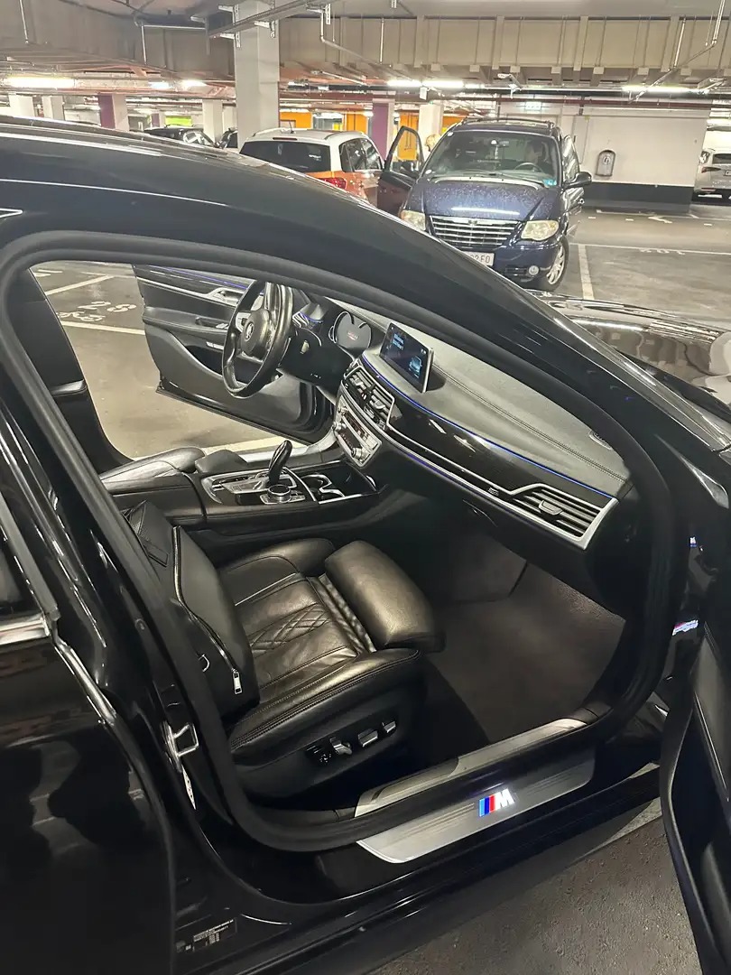 Pojazd #42167 - BMW 750 d xDrive M Paket 13