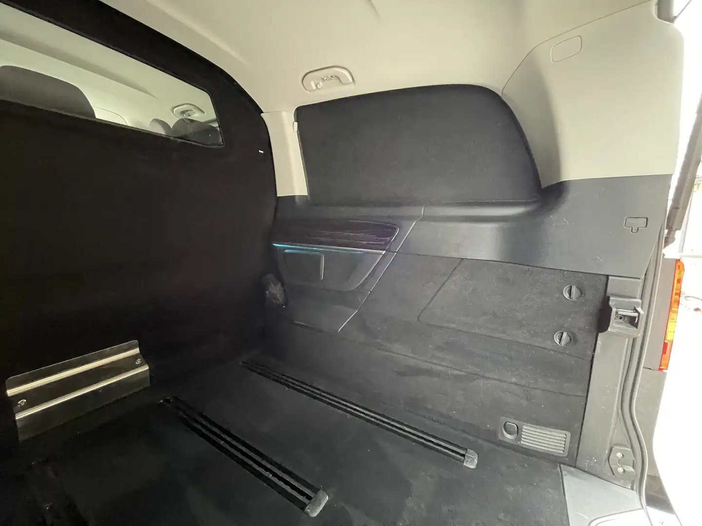 Vehicle #10121 - Mercedes-Benz V 250 d Kombi 4MATIC lang Avantgarde 23